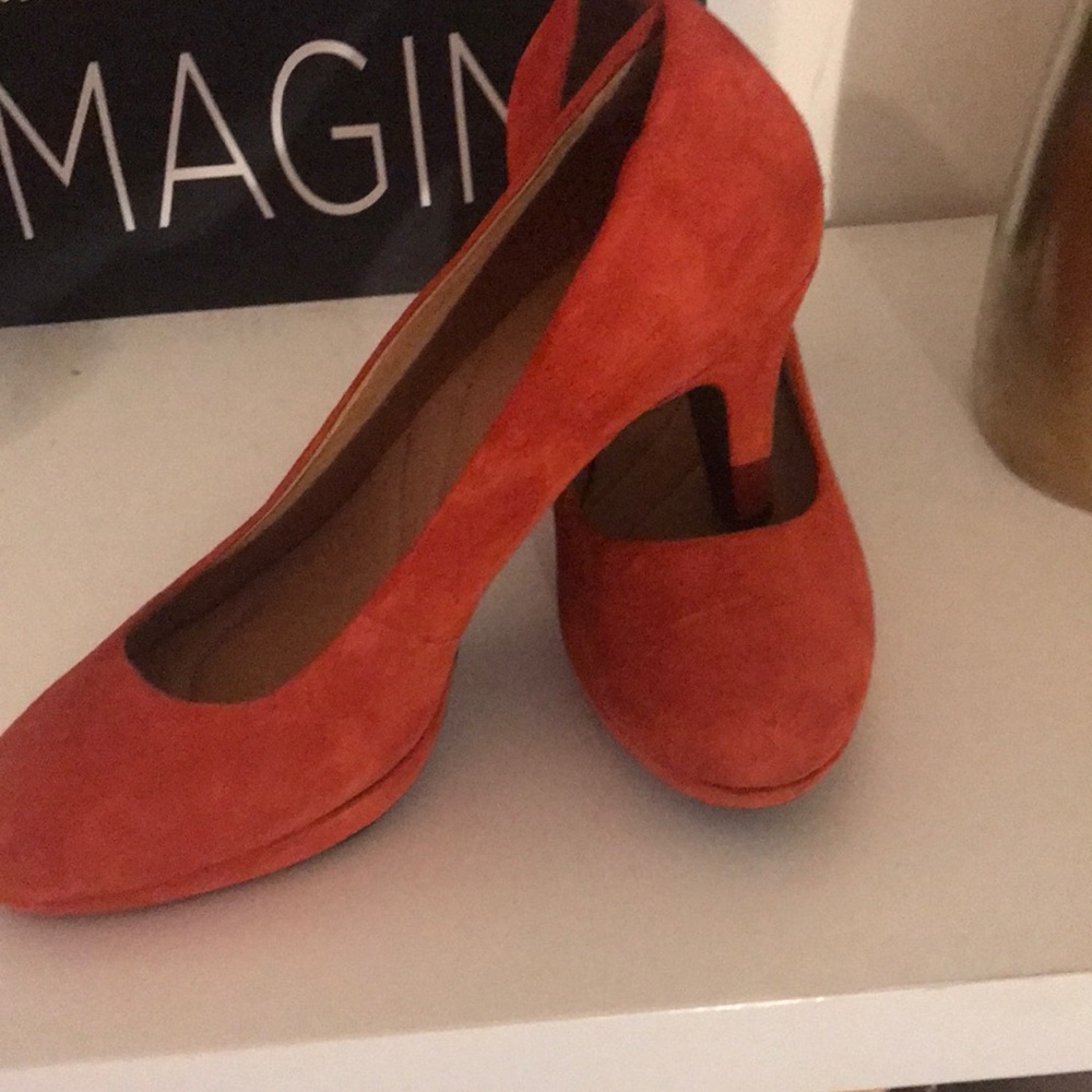 NEW! Clarks heels